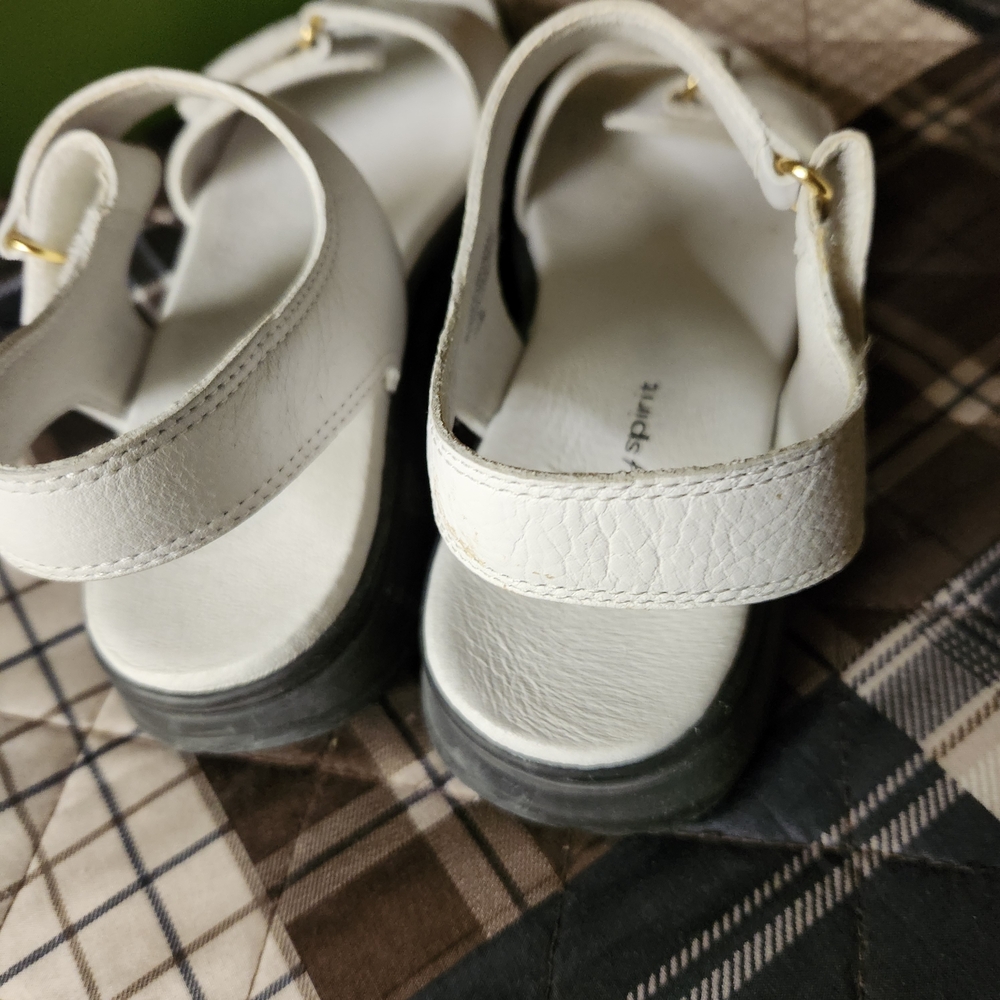 Easy Spirit White ⁹Sandals - Picture 3 of 5